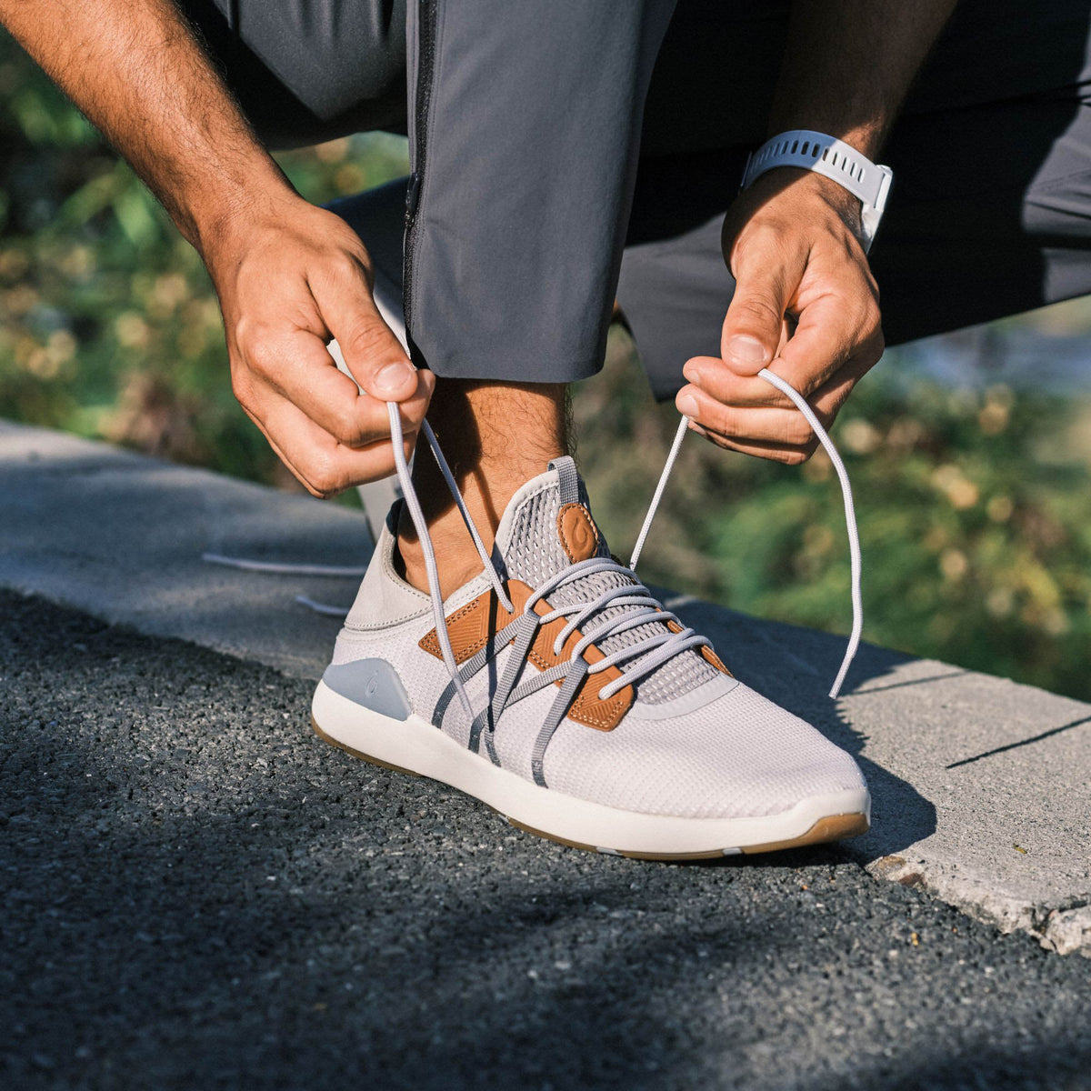 OluKai Mio Lī Men's Athletic Shoes - Mist Grey / Poi