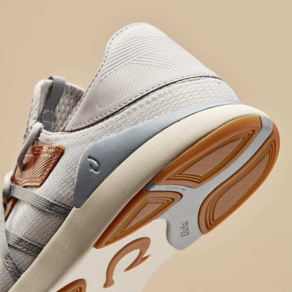 OluKai Mio Lī Men's Athletic Shoes - Mist Grey / Poi