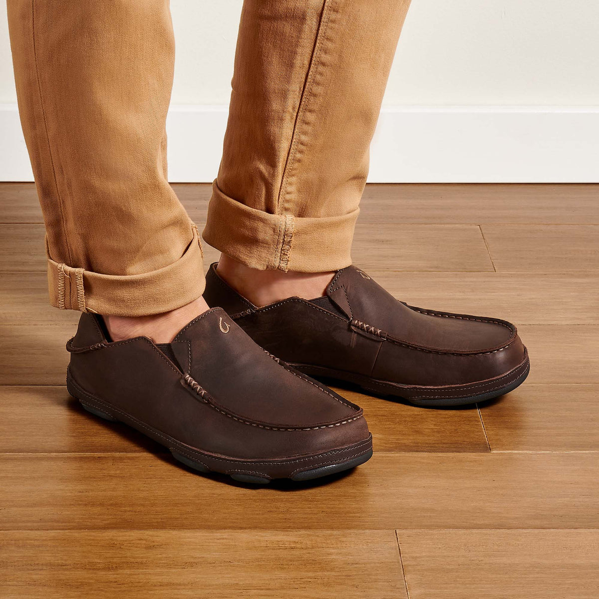 OluKai Moloā Men's Leather Slip On Shoes - Dark Wood / Dark Java
