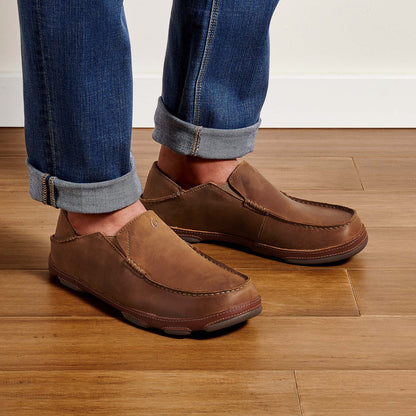 OluKai Moloā Men's Leather Slip On Shoes - Ray / Toffee