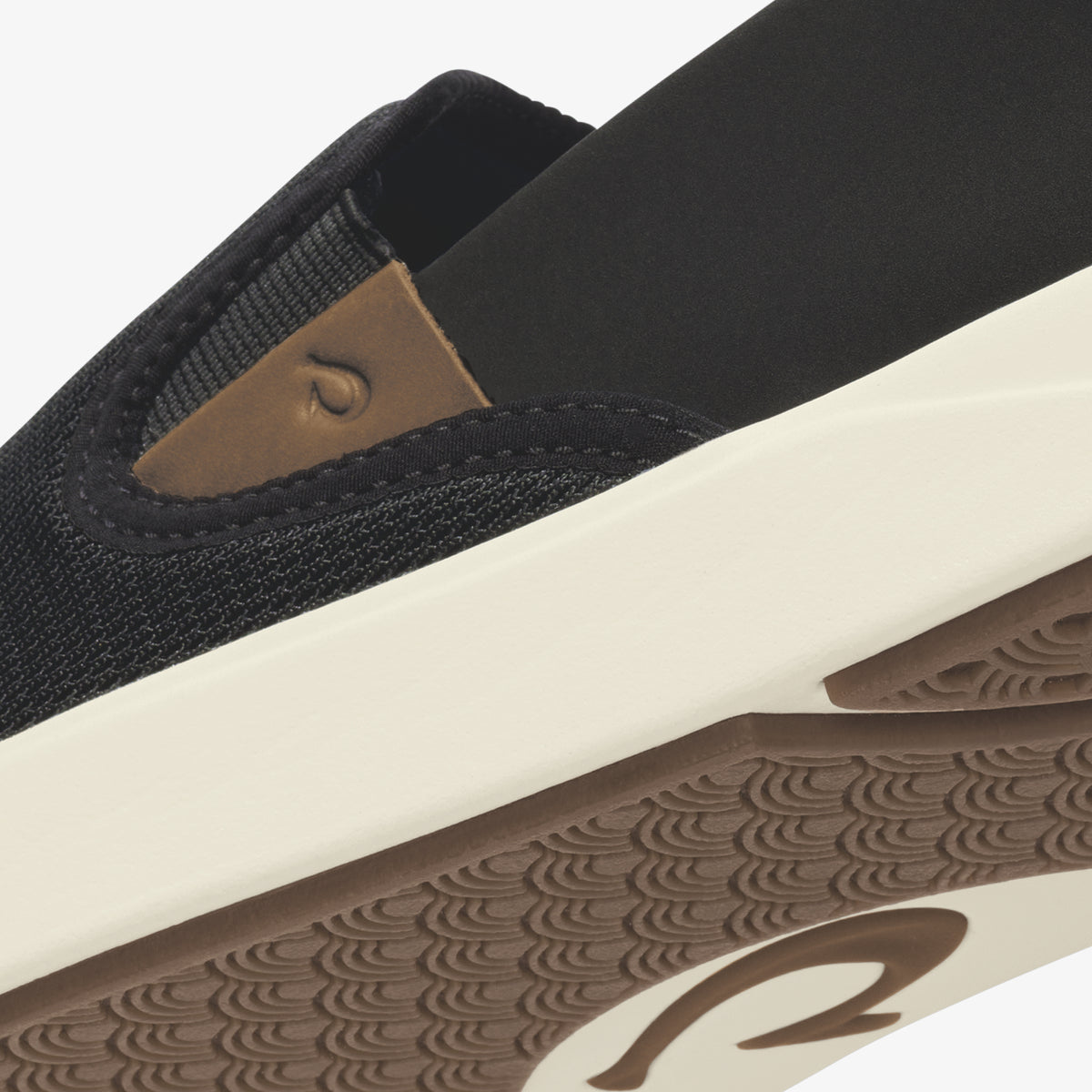 OluKai Lae'ahi Nui - Black / Tan