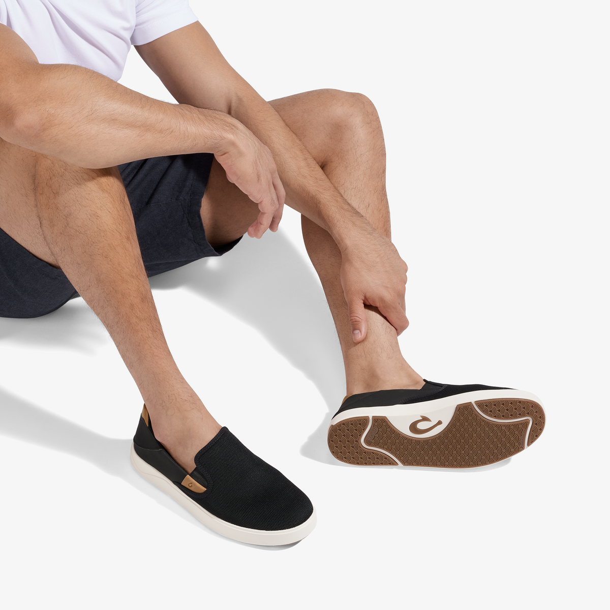 OluKai Lae'ahi Nui - Black / Tan