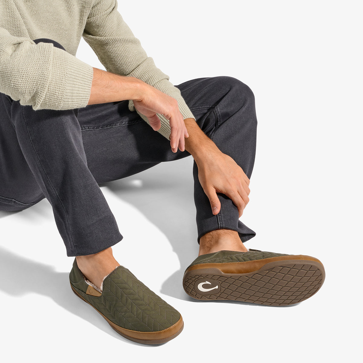 OluKai Hanohano Men’s Waxed Canvas Slippers - Husk