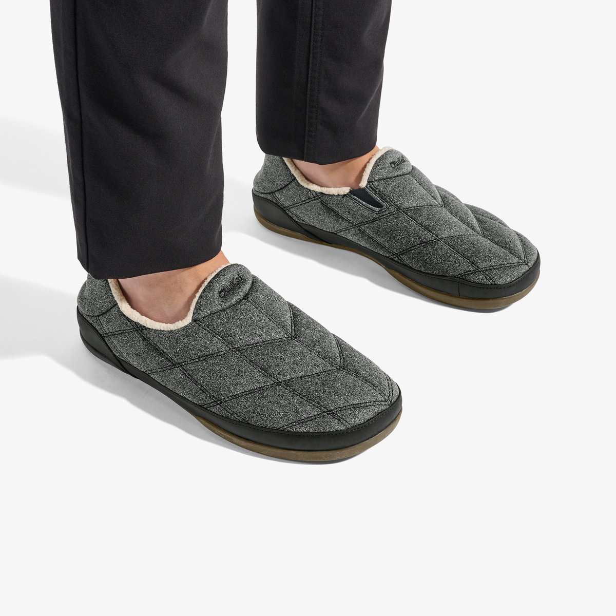 OluKai Puku'i - Dark Shadow / Lava Rock