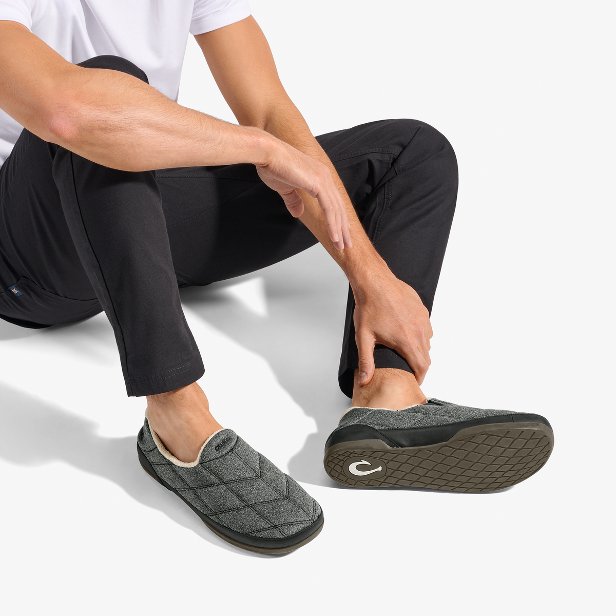OluKai Puku'i - Dark Shadow / Lava Rock