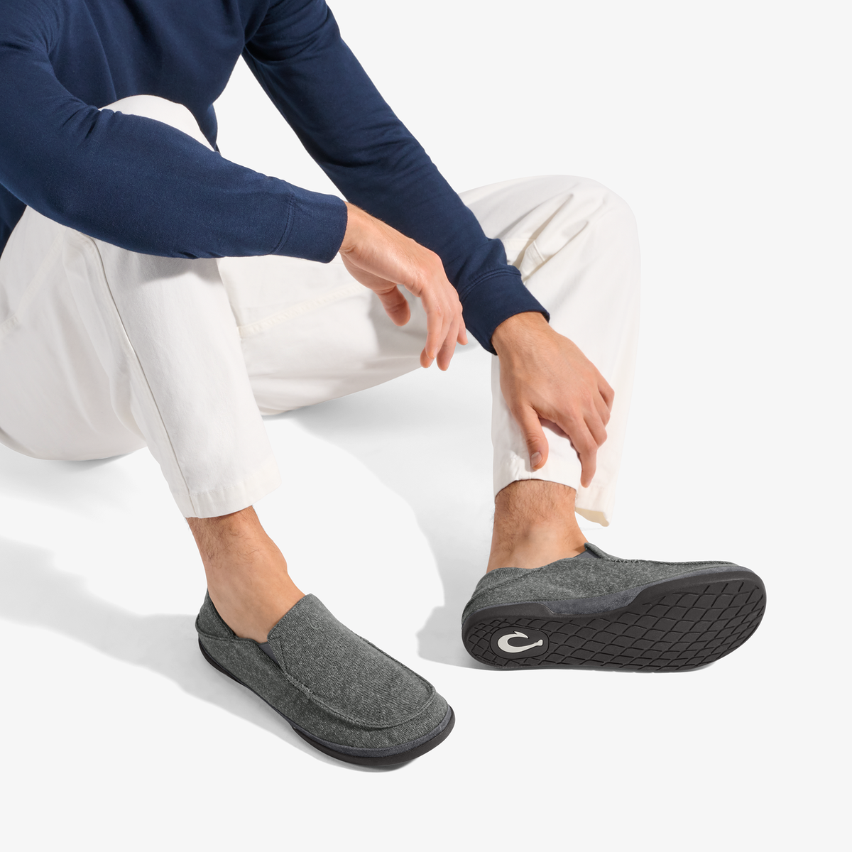 OluKai Moloā Hulu Men's Lightweight Slippers - Lava Rock