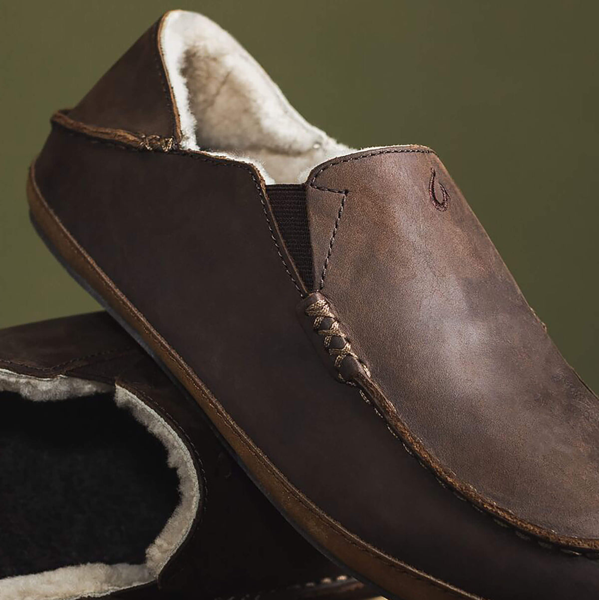 OluKai Moloā Men's Nubuck Leather Slippers - Dark Wood