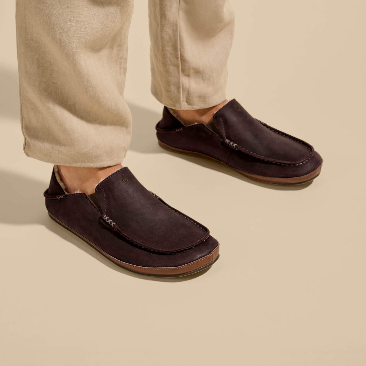 OluKai Moloā Men's Nubuck Leather Slippers - Dark Wood