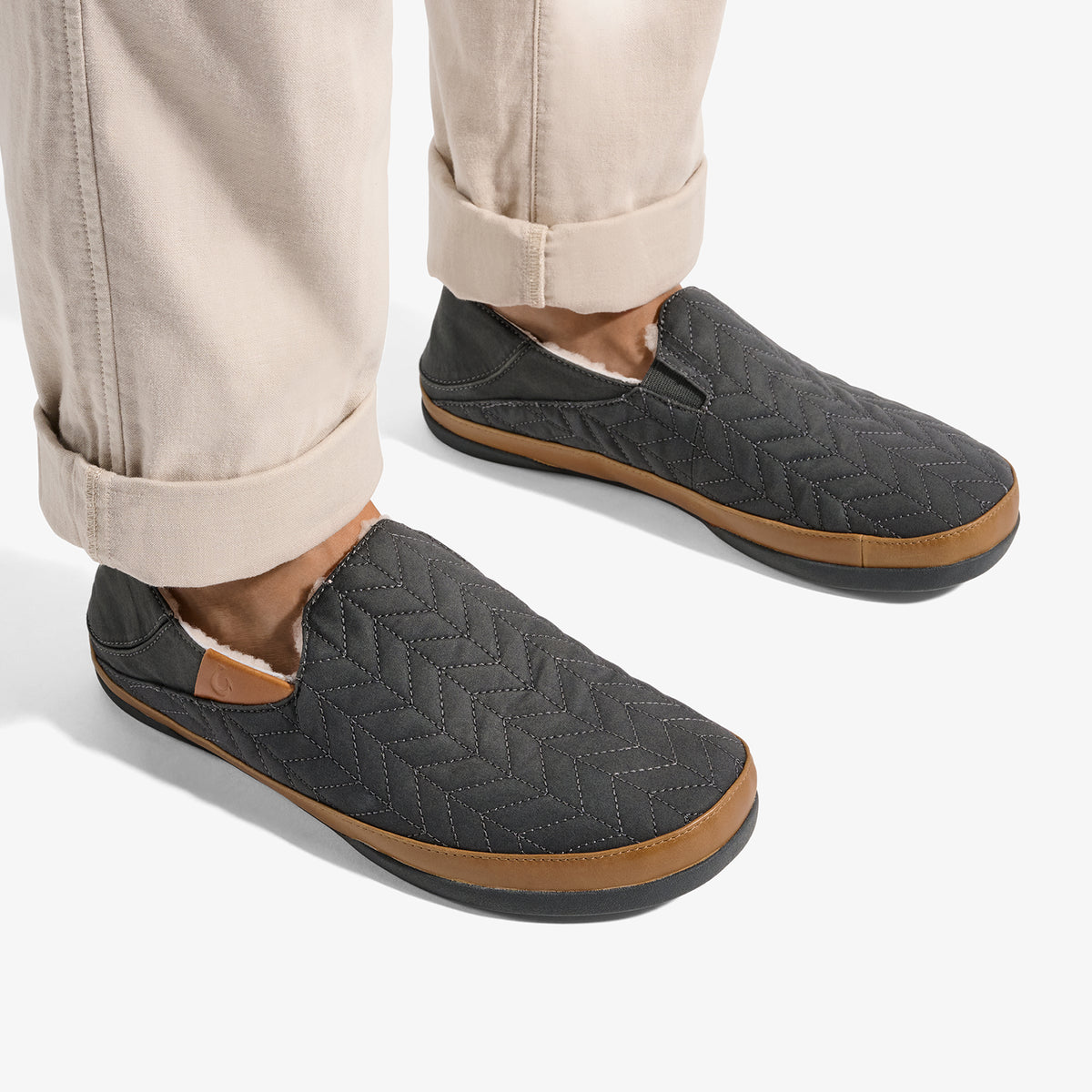 OluKai Hanohano Men’s Waxed Canvas Slippers - Dark Shadow