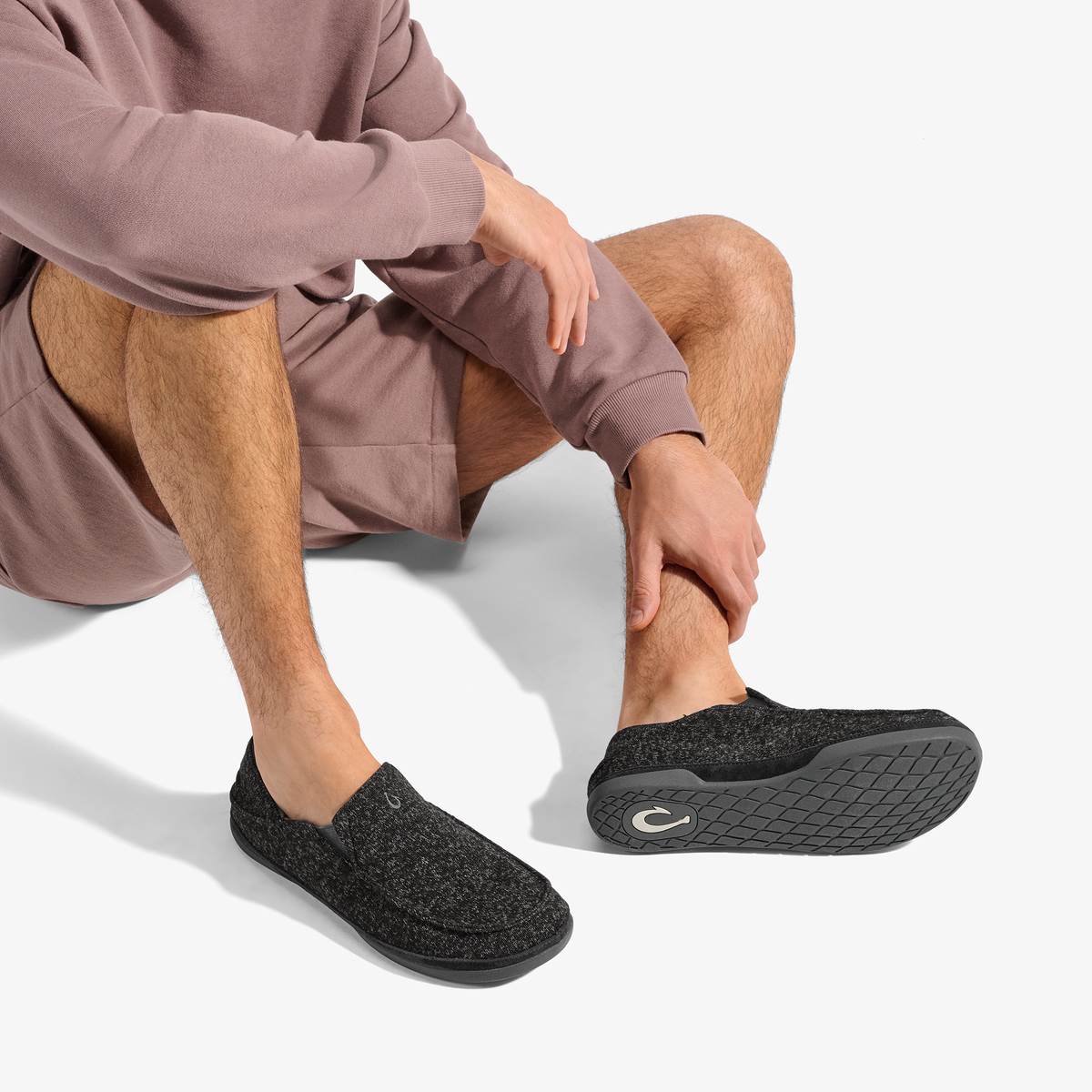 OluKai Moloā Hulu Men’s Wool Slippers - Black