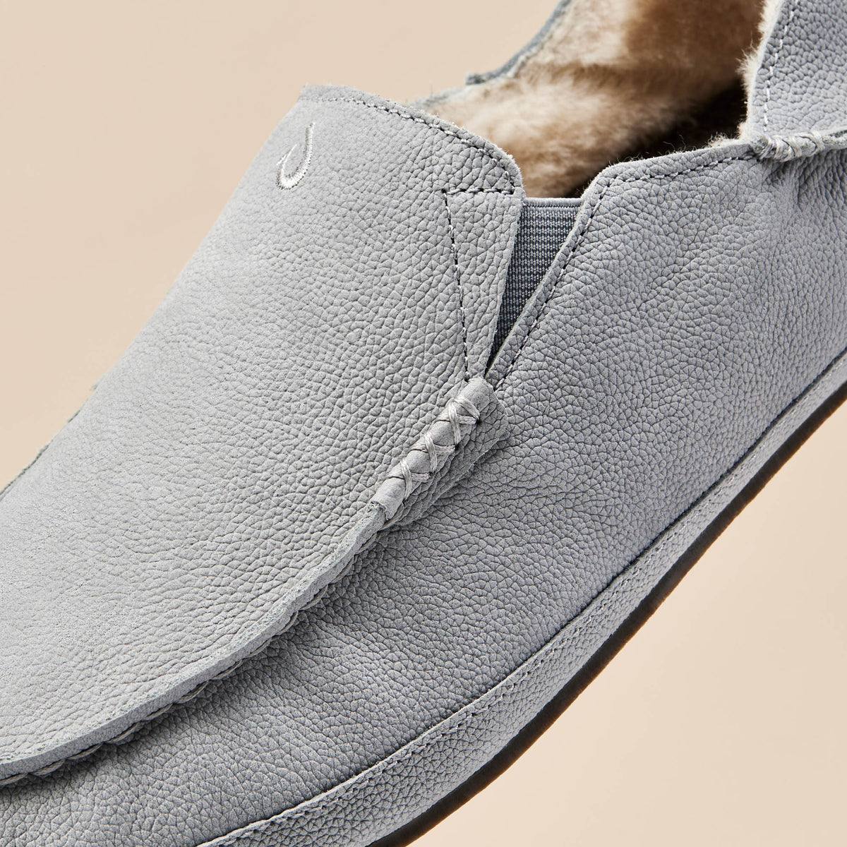 OluKai Moloā Men's Leather Slippers - Kona Coffee
