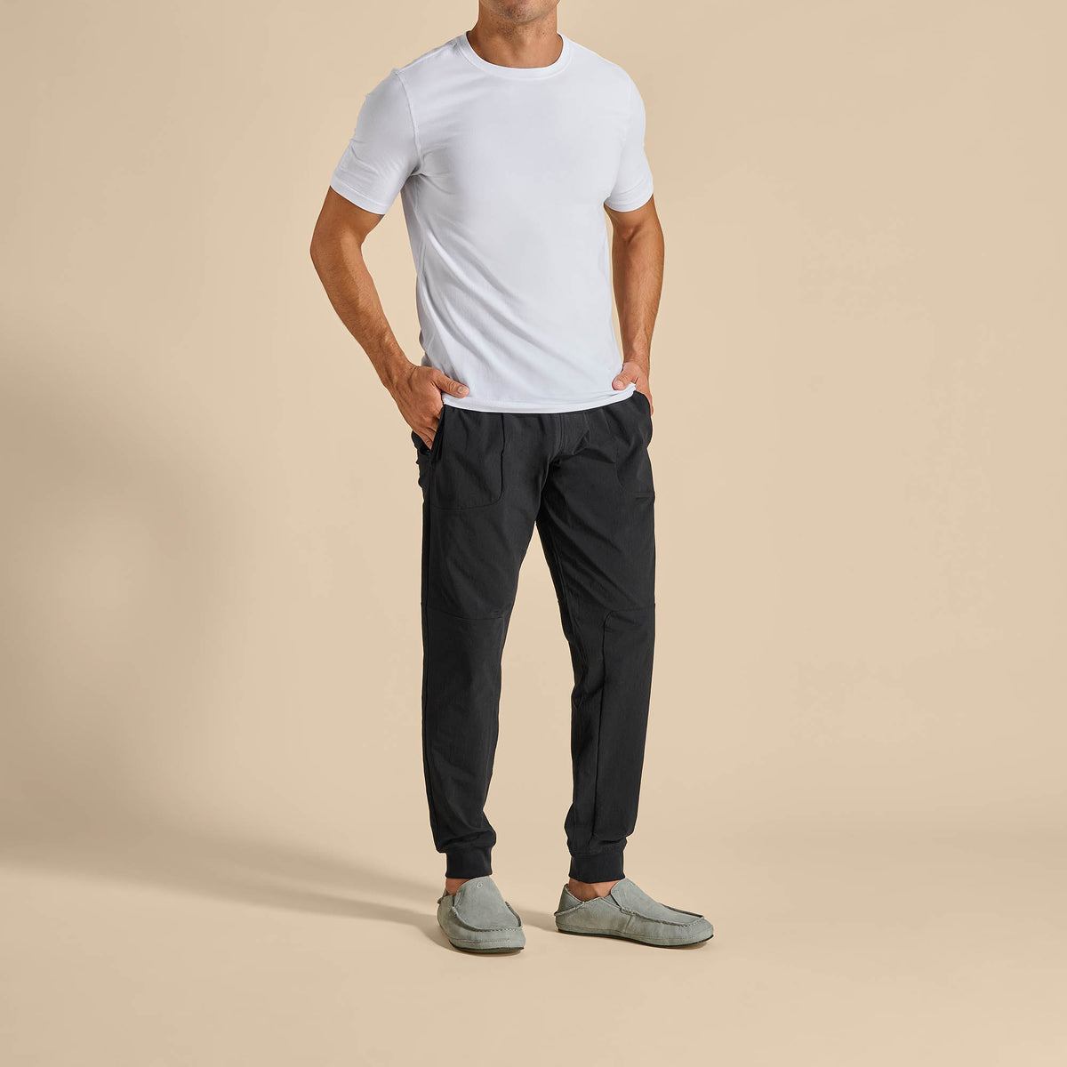 OluKai Moloā Men's Leather Slippers - Kona Coffee