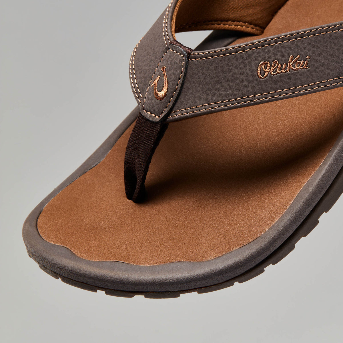 OluKai ‘Ohana Men's Beach Sandals - Dark Java / Ray