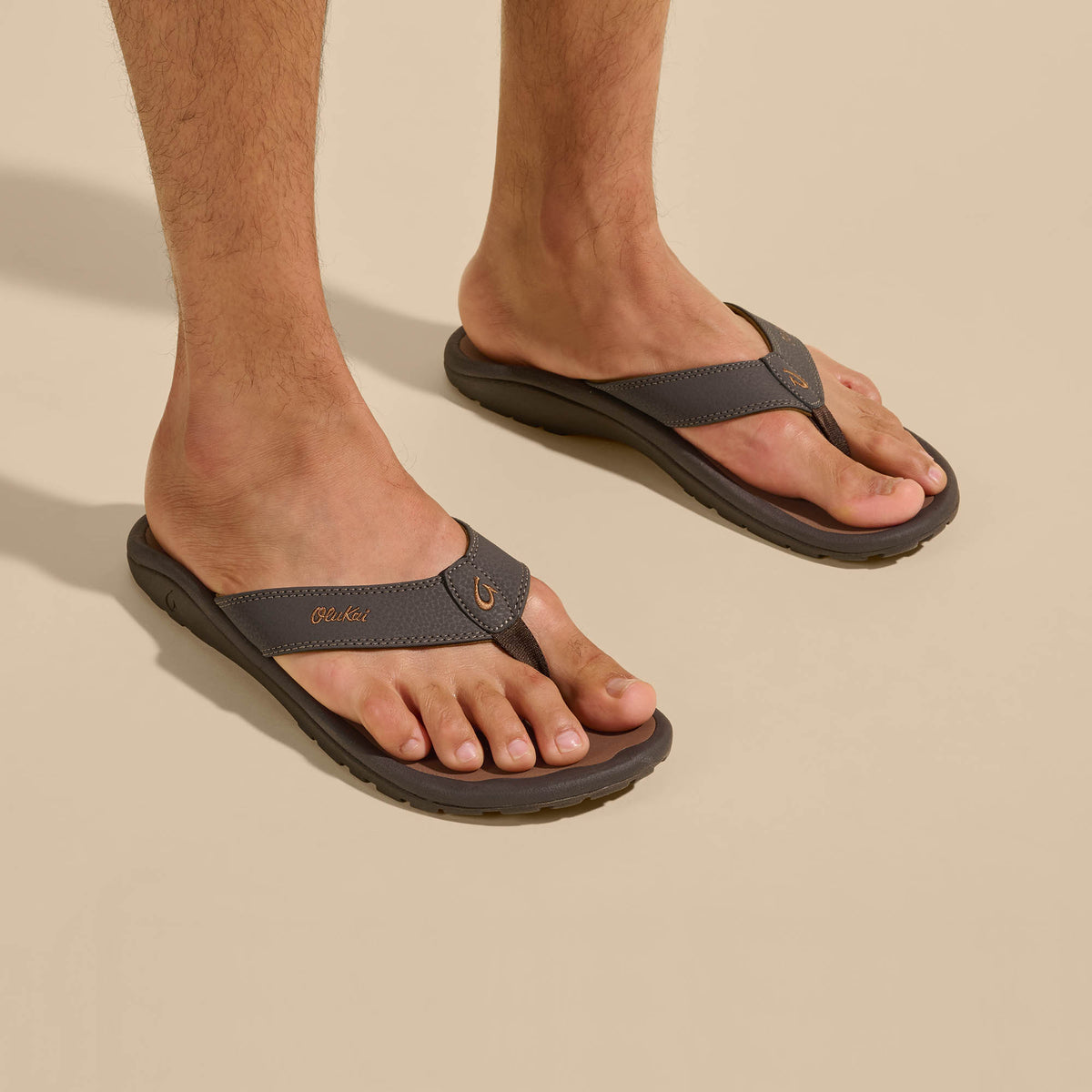 OluKai ‘Ohana Men's Beach Sandals - Dark Java / Ray