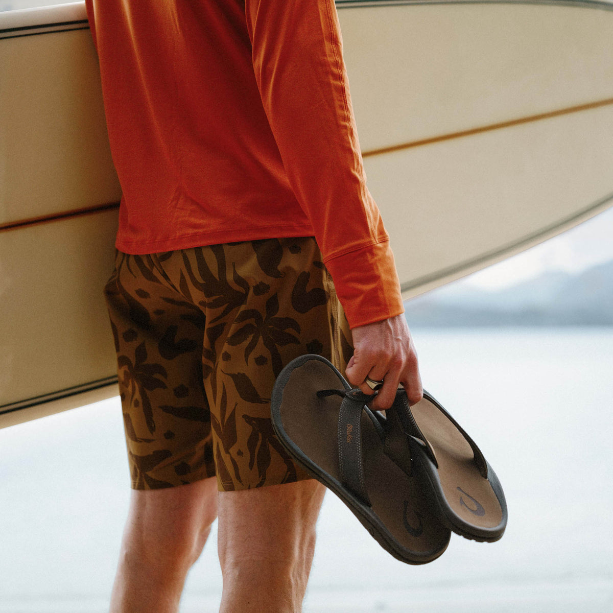 OluKai ‘Ohana Men's Beach Sandals - Dark Java / Ray