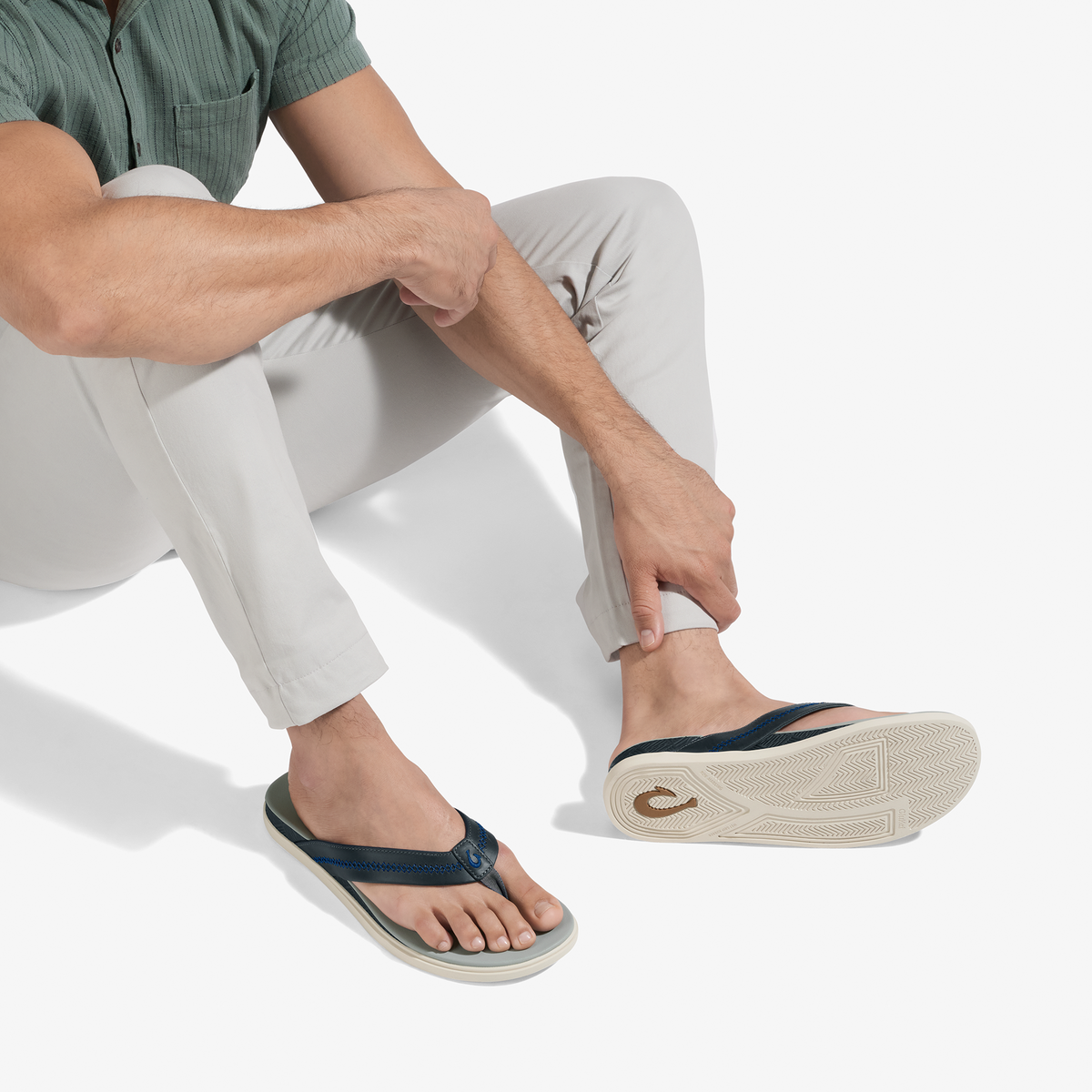 OluKai Shoreline - Rock / Pale Grey