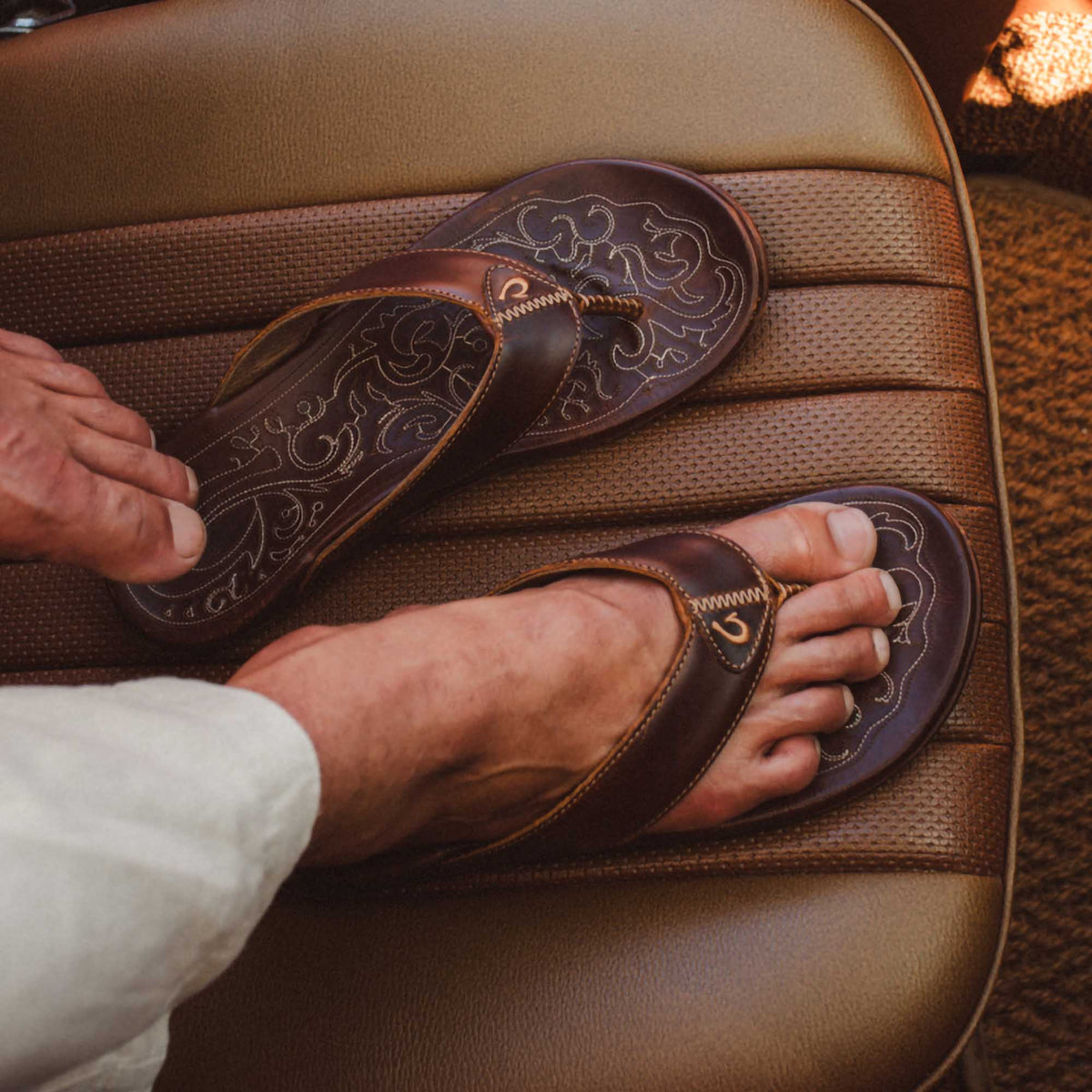 OluKai Mekila Men's Full-Grain Leather Beach Sandals - Natural