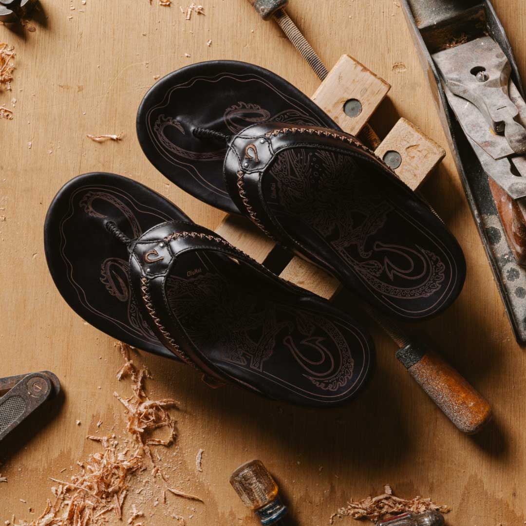 OluKai Mea Ola Men's Leather Beach Sandals - Dark Java