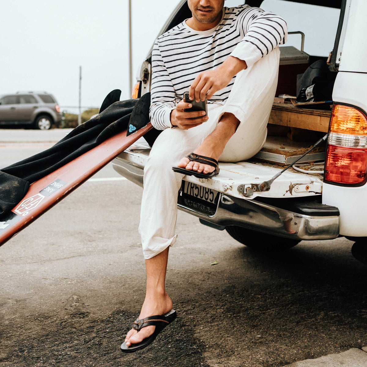 OluKai Mea Ola Men's Leather Beach Sandals - Dark Java