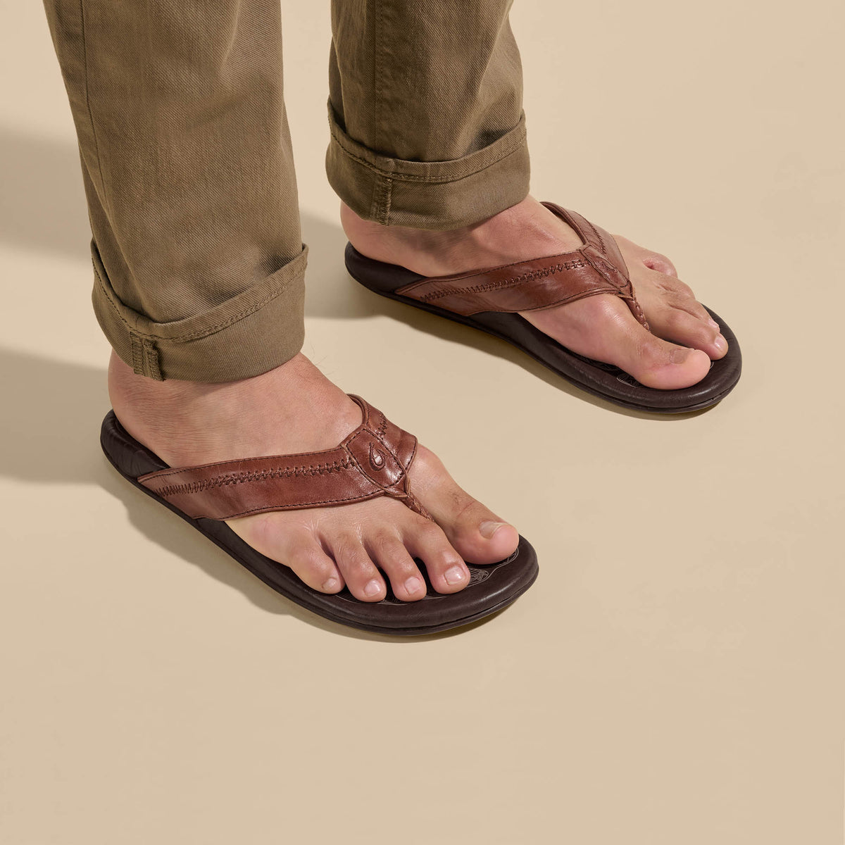 OluKai Hiapo - Rum / Dark Wood Men’s Leather Beach Sandals