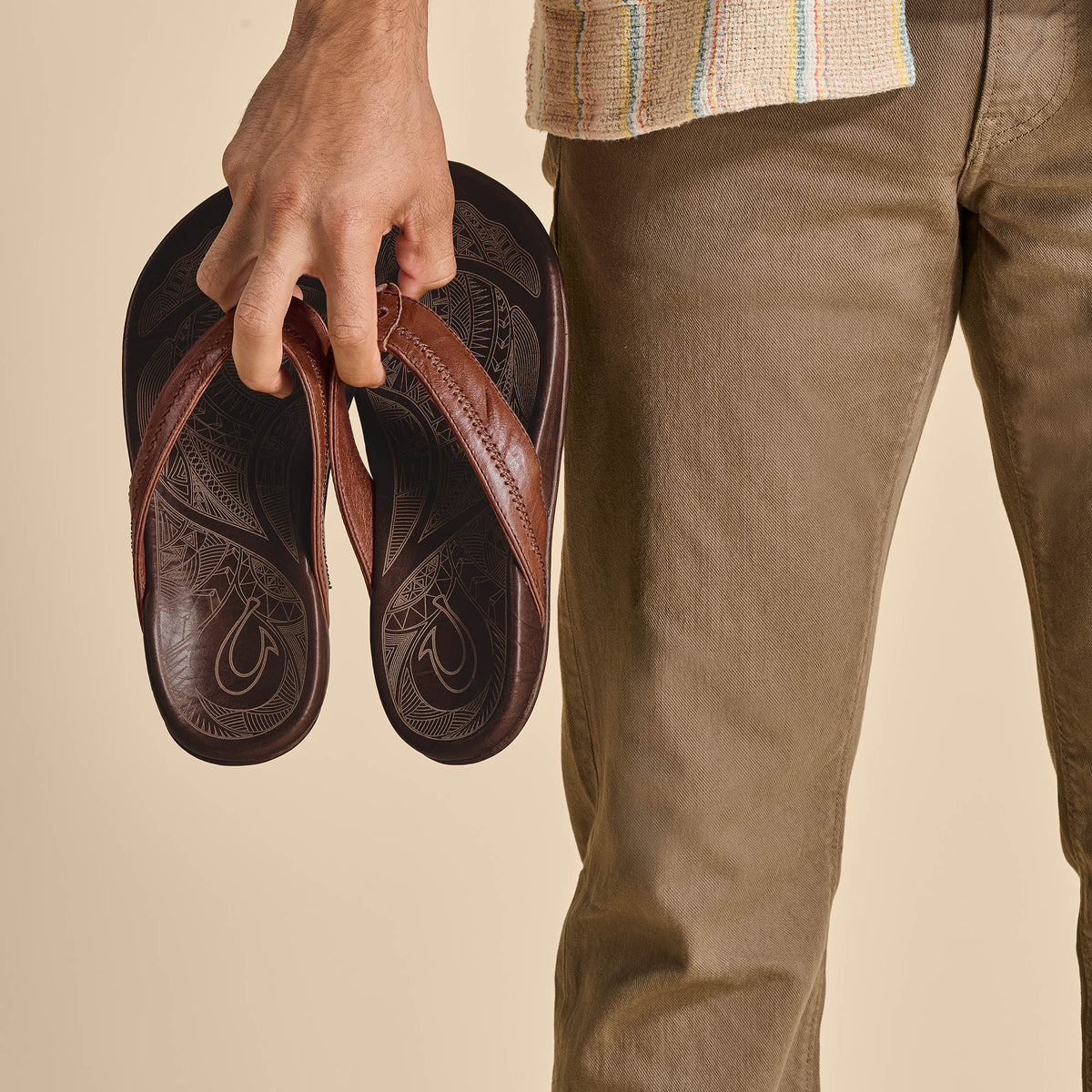OluKai Hiapo - Rum / Dark Wood Men’s Leather Beach Sandals