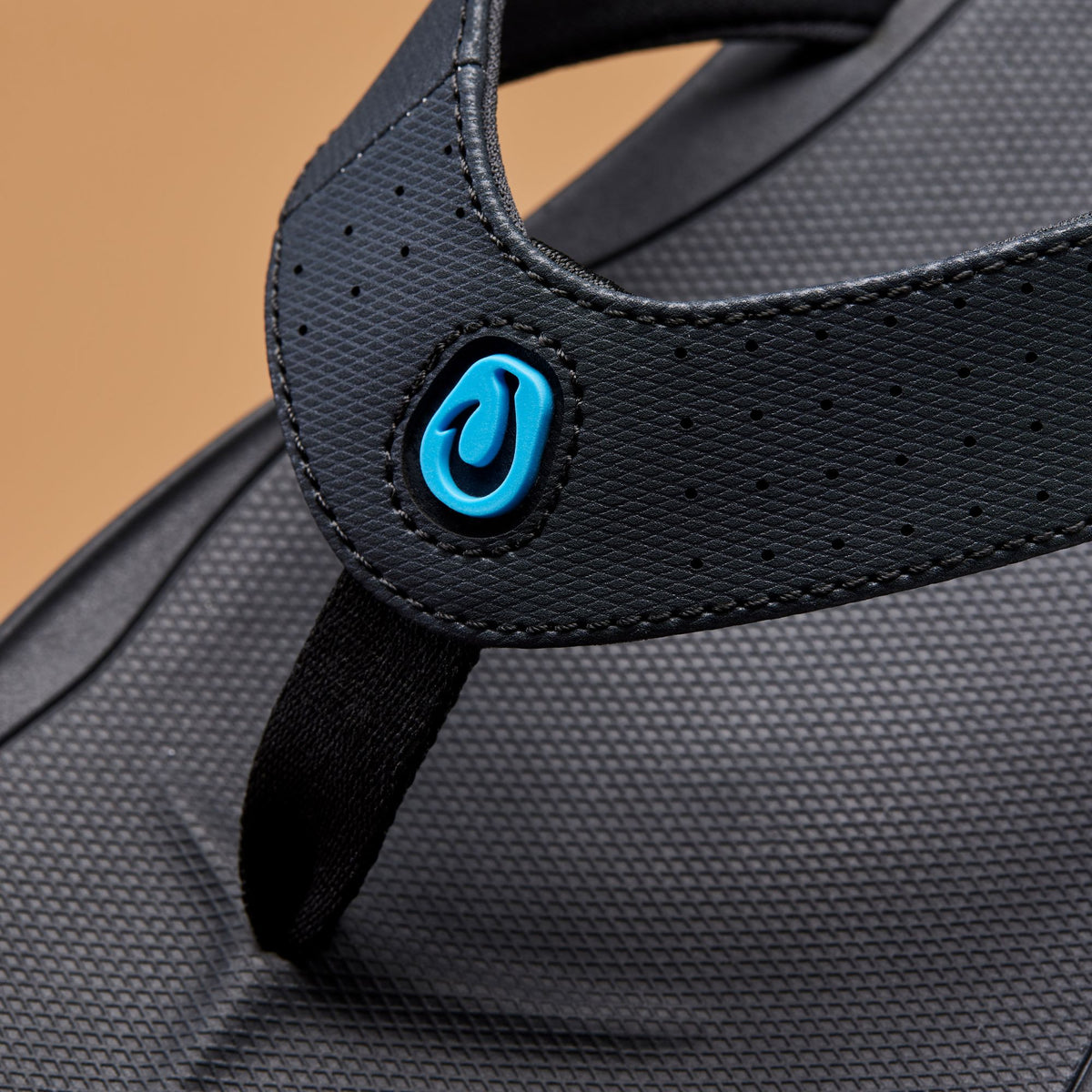OluKai Ki‘i Men’s Water Ready Beach Sandals - Lava Rock / Bold Blue