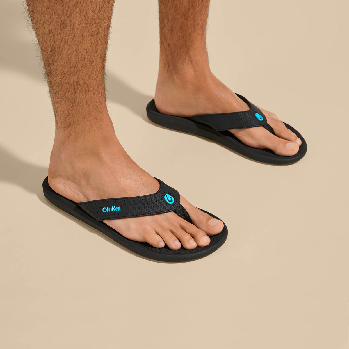 OluKai Ki‘i Men’s Water Ready Beach Sandals - Lava Rock / Bold Blue