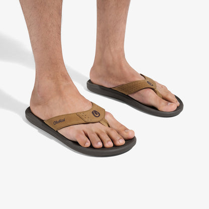 OluKai Pili - Tan / Dark Java