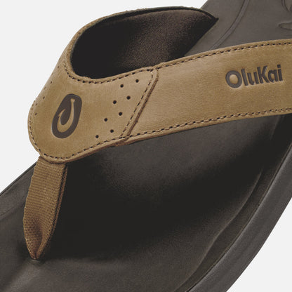 OluKai Pili - Tan / Dark Java