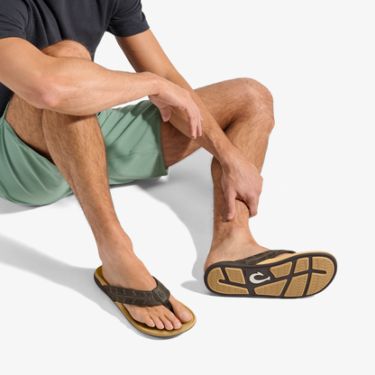 OluKai Tuahine Palm - Dk Java / Golden Sand