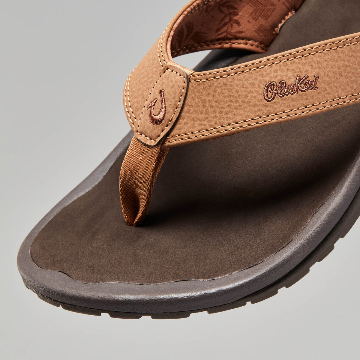 OluKai ‘Ohana Men's Best Selling Beach Sandals - Tan / Dark Java