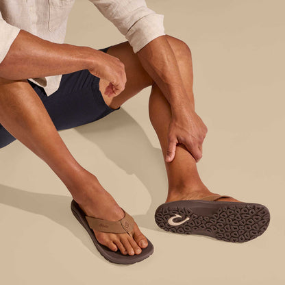 OluKai ‘Ohana Men's Best Selling Beach Sandals - Tan / Dark Java