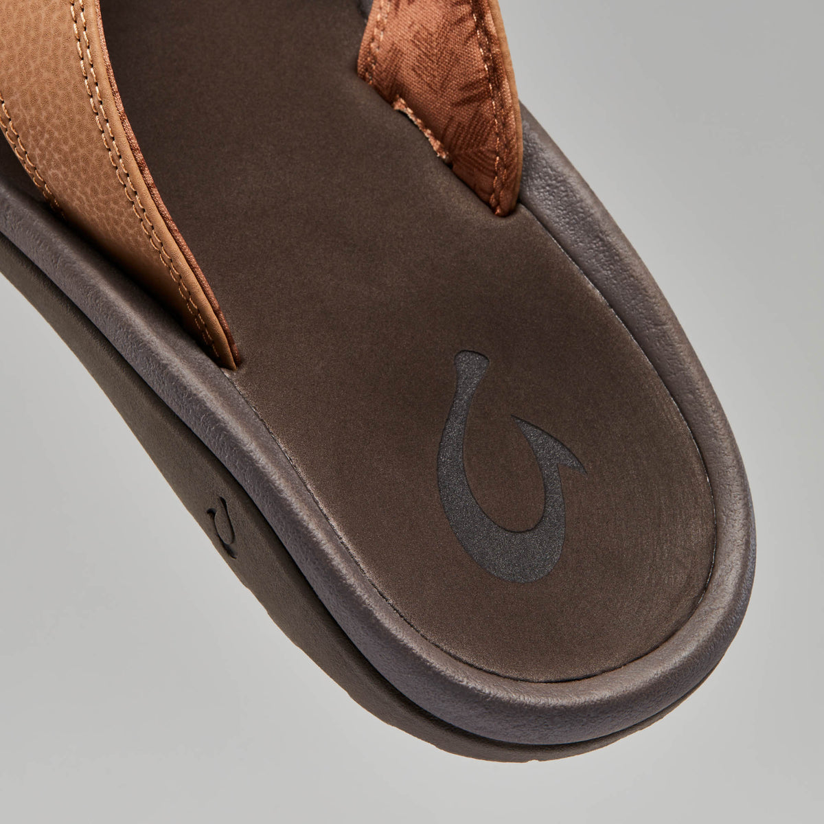 OluKai ‘Ohana Men's Best Selling Beach Sandals - Tan / Dark Java