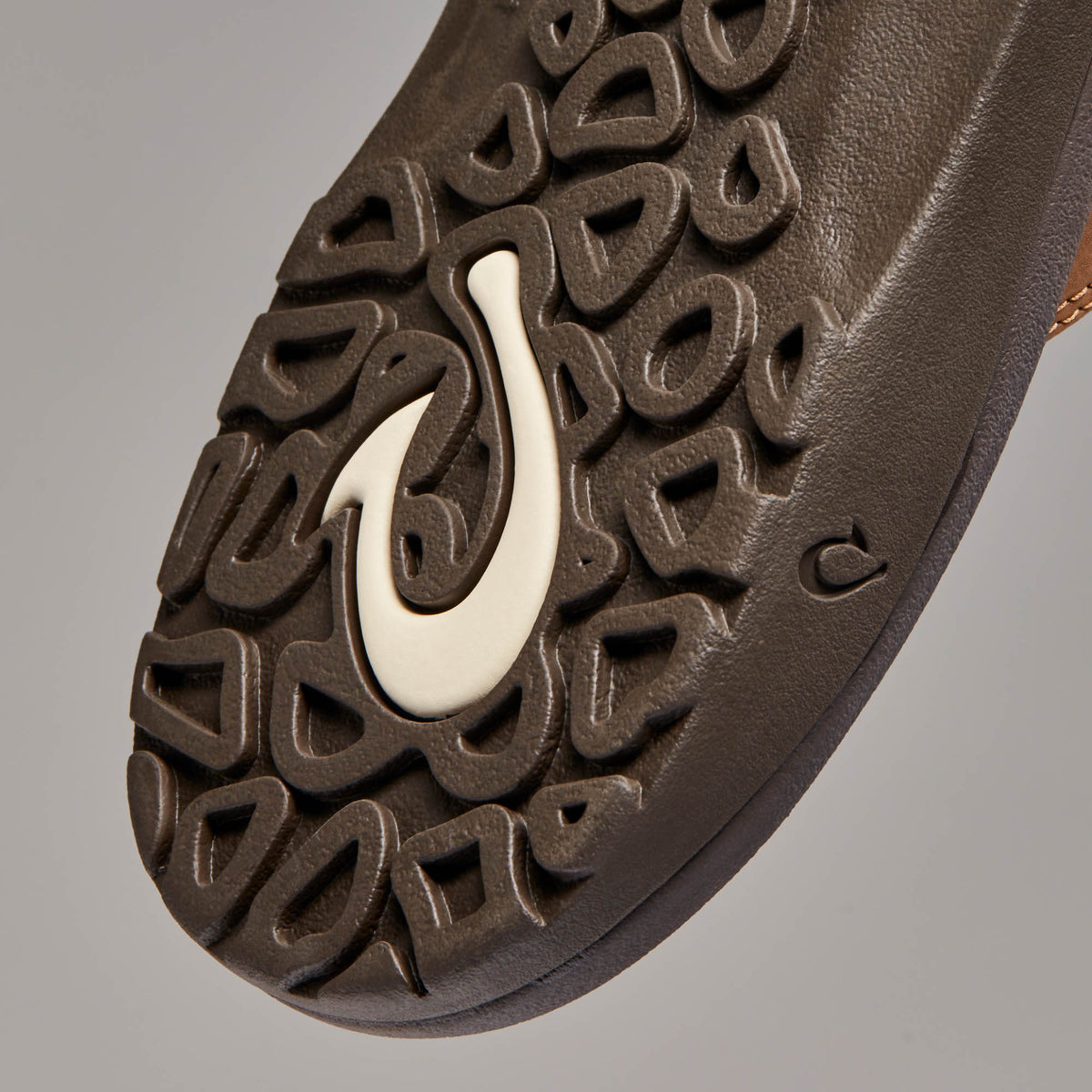 OluKai ‘Ohana Men's Best Selling Beach Sandals - Tan / Dark Java