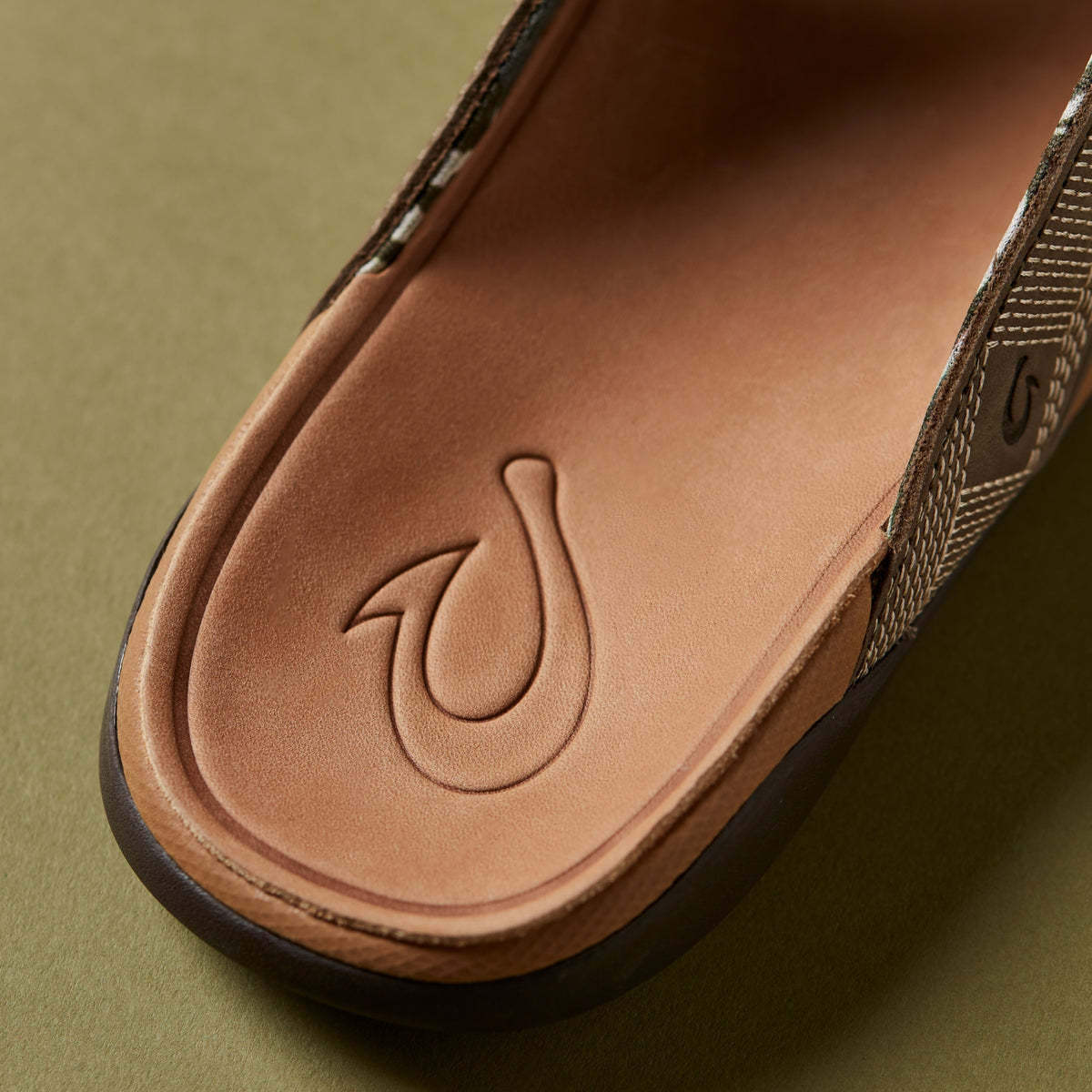 OluKai Tuahine Men's Waterproof Leather Beach Sandals - Hunter