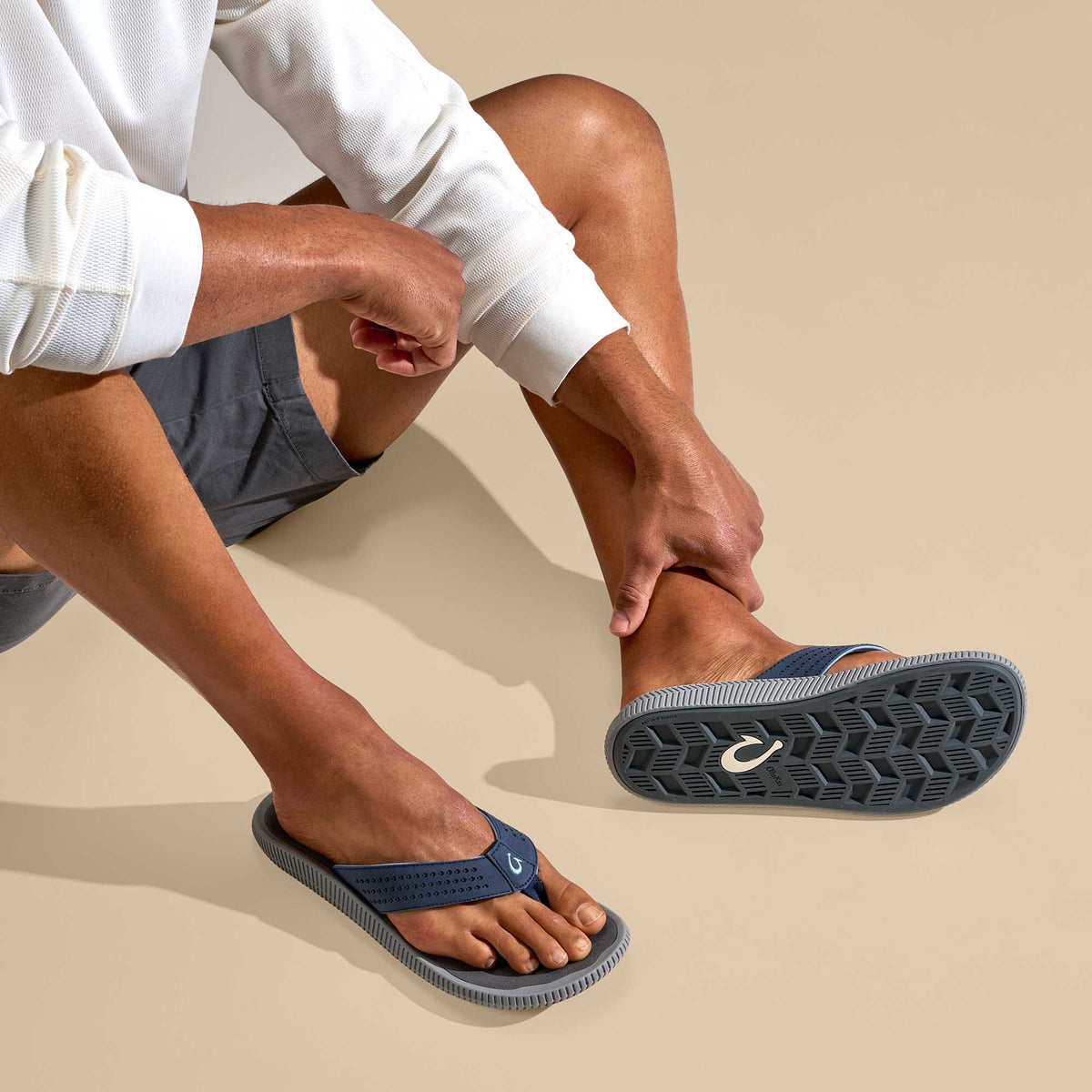 OluKai Ulele Men's Beach Sandals - Blue Depth / Charcoal