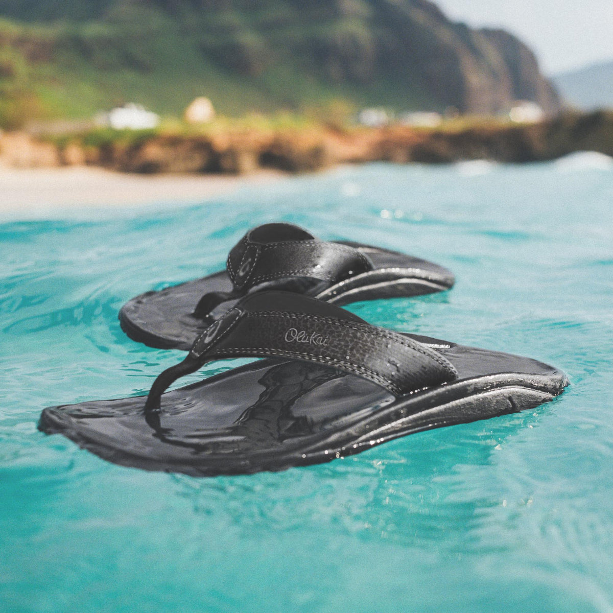 OluKai ‘Ohana Men's Best Selling Beach Sandals - Black