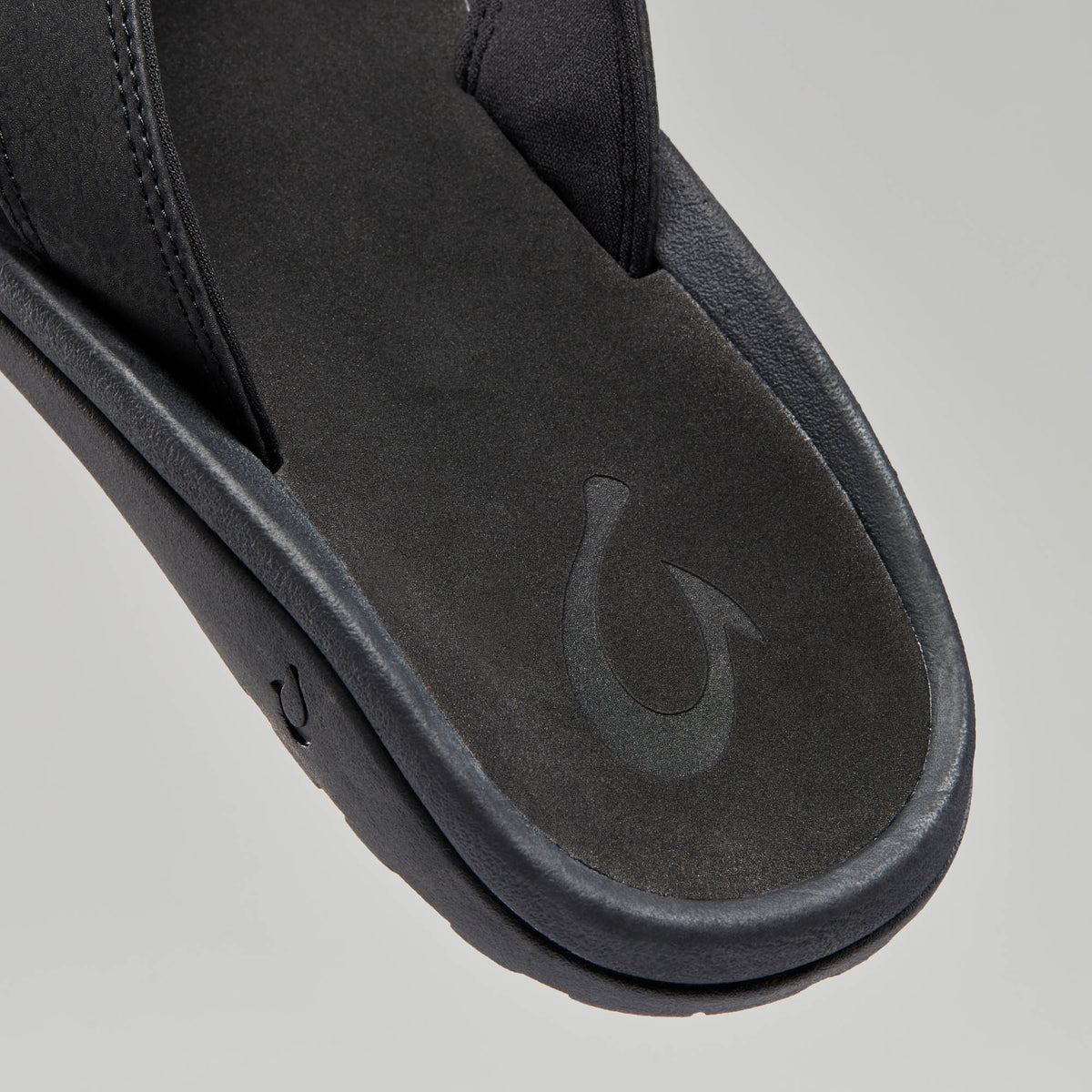 OluKai ‘Ohana Men's Best Selling Beach Sandals - Black