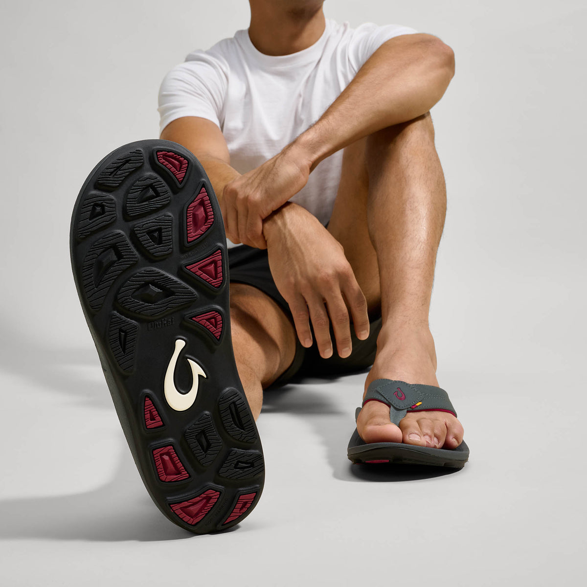 OluKai Kīpī Men’s Comfortable Beach Sandals - Dark Shadow