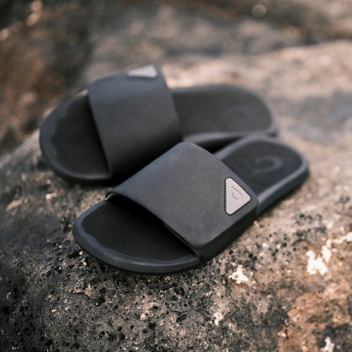 OluKai Ulele Slide - Lava Rock / Lava Rock