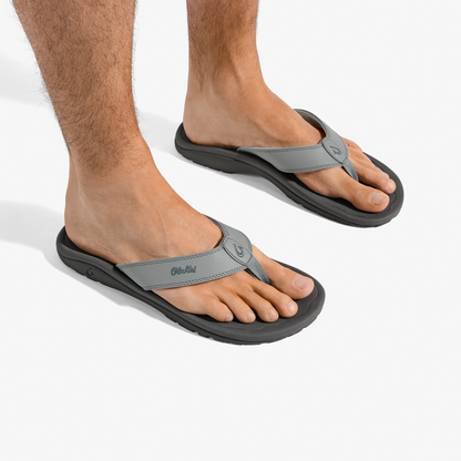 OluKai ‘Ohana Men's Best Selling Beach Sandals - Ash / Rock