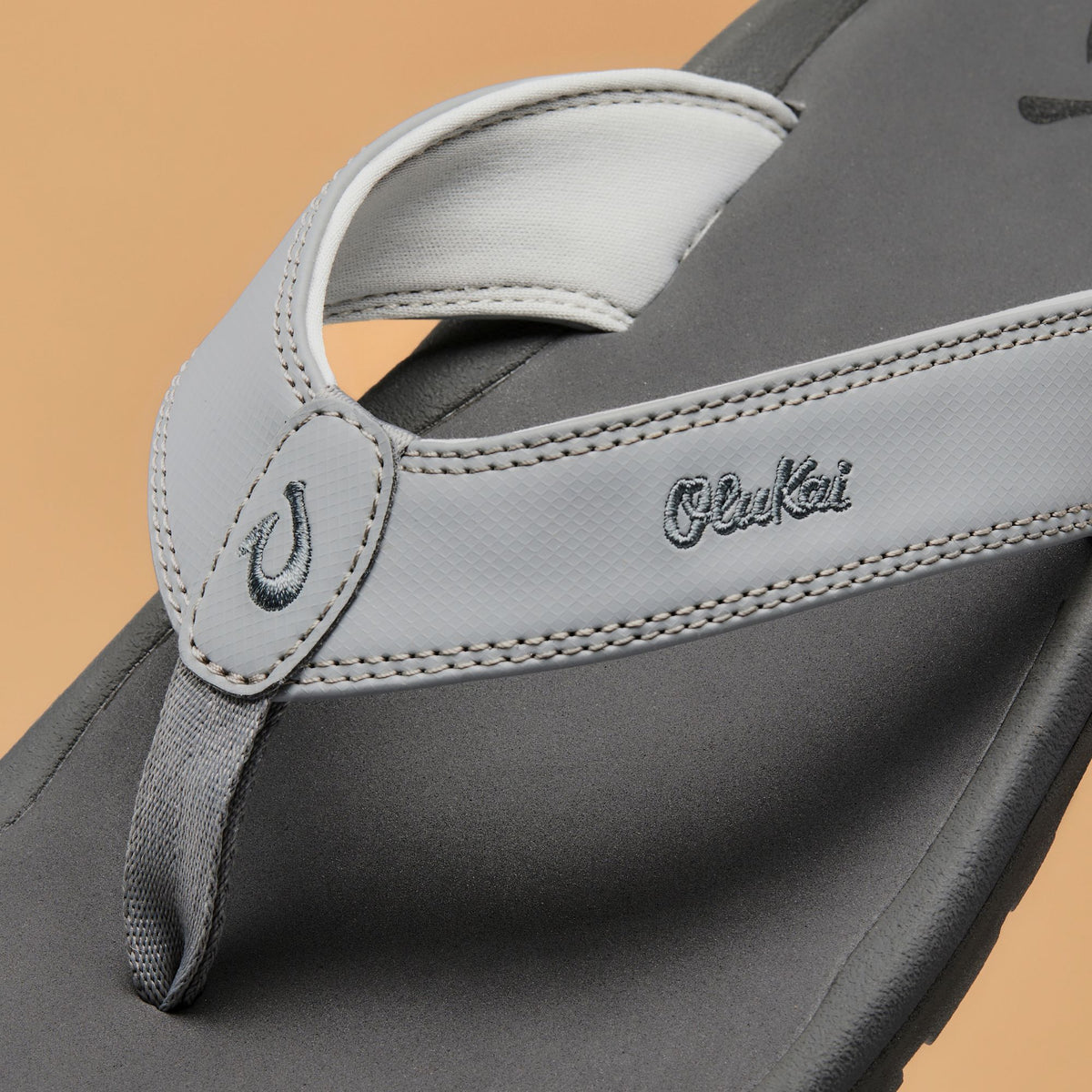 OluKai ‘Ohana Men's Best Selling Beach Sandals - Ash / Rock