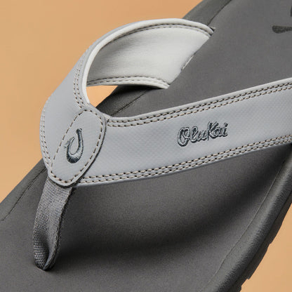 OluKai ‘Ohana Men's Best Selling Beach Sandals - Ash / Rock
