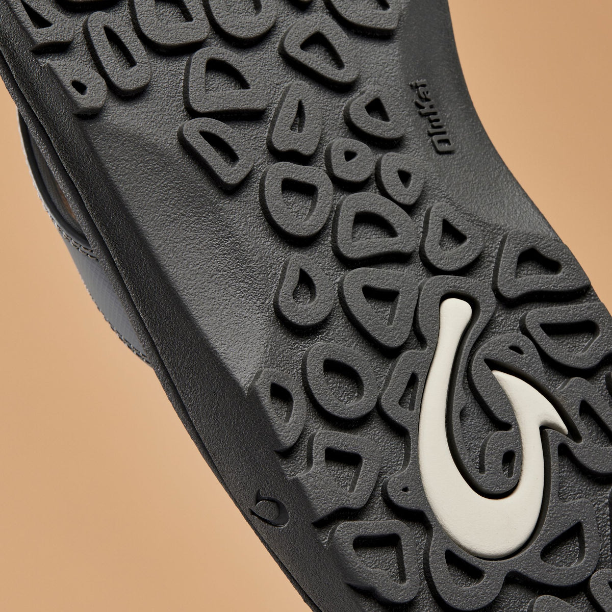 OluKai ‘Ohana Men's Best Selling Beach Sandals - Ash / Rock