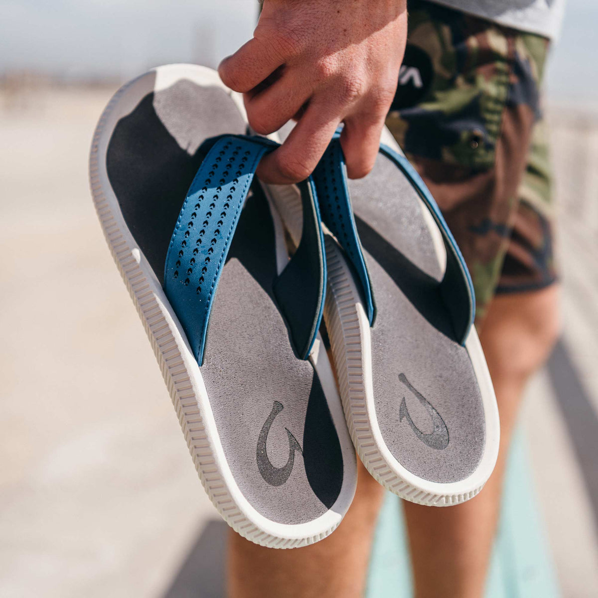 OluKai Ulele Men's Beach Sandals - Slate Blue / Charcoal