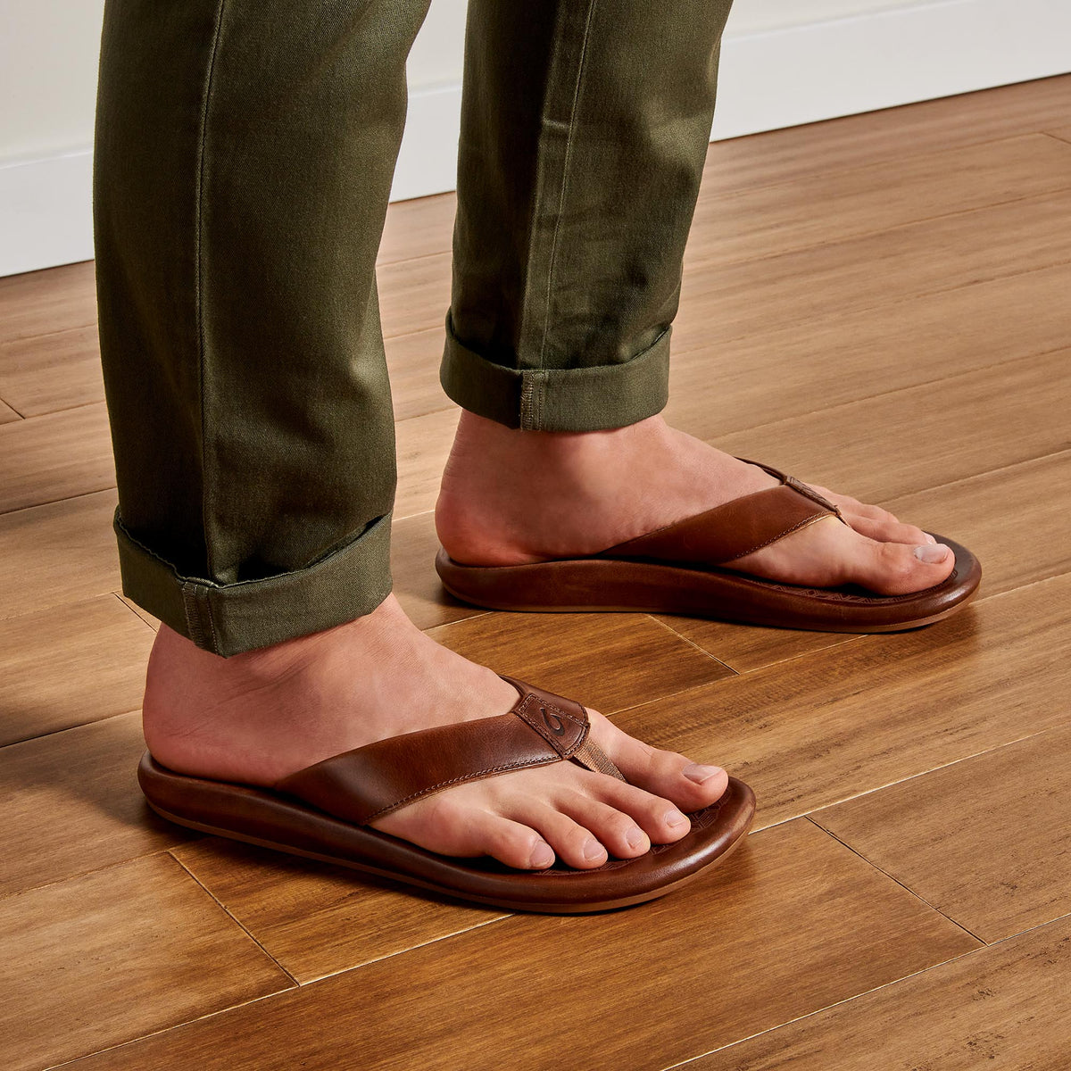 OluKai ‘Ilikai Men‘s Leather Sandals - Toffee