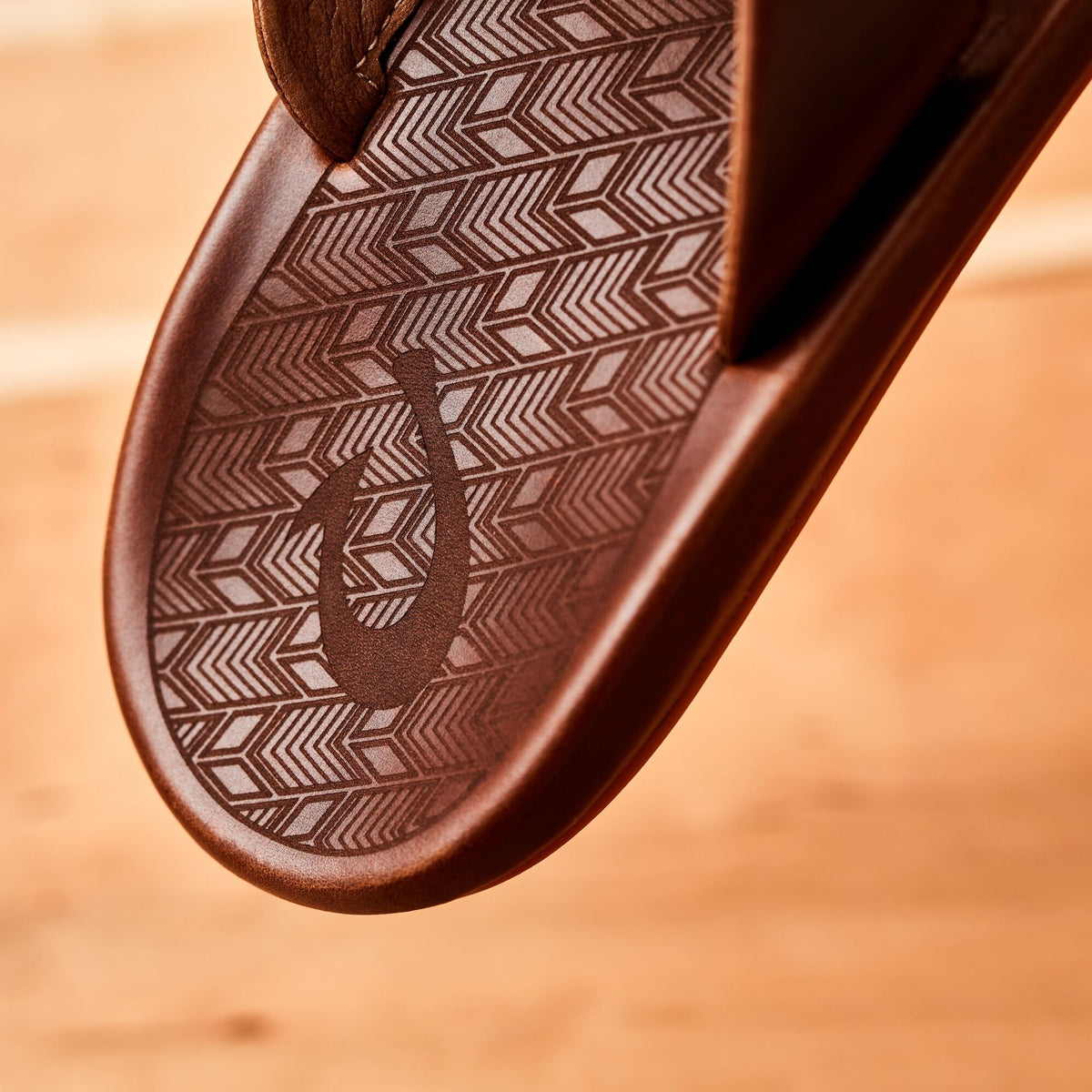 OluKai ‘Ilikai Men‘s Leather Sandals - Toffee