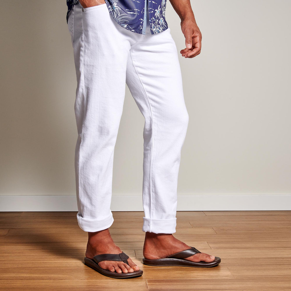 OluKai ‘Ilikai Men‘s Leather Beach Sandals - Dark Wood