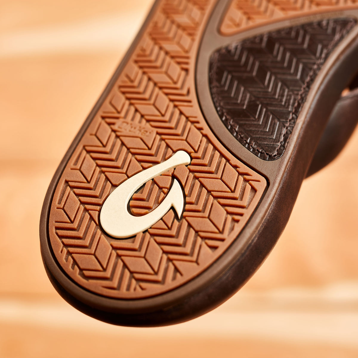 OluKai ‘Ilikai Men‘s Leather Beach Sandals - Dark Wood