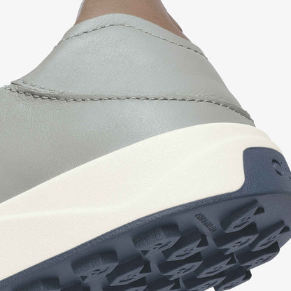 OluKai Wai‘alae - Grey Fog / Tan